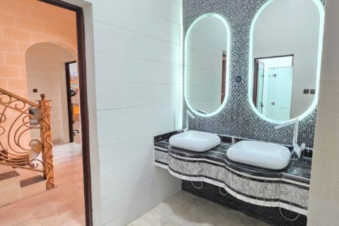 Villa til salgs i Khuzam, Ras Al Khaimah, Emiratene 4 soverom, 372 kvm Nr. 734856 - Foto 9