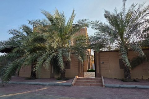 Villa til salgs i Khuzam, Ras Al Khaimah, Emiratene 4 soverom, 372 kvm Nr. 734856 - Foto 2
