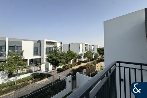 Shtëpi në qytet në Dubai Land, Dubai, Emiratet e Bashkuara Arabe 3 dhoma gjumi, 181 m2. № 666436