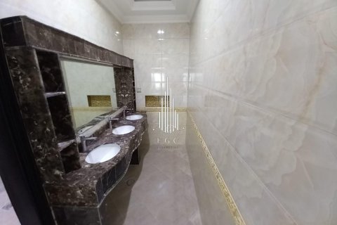 Vila v Shakhbout City, Abu Dhabi, SAE 9 ložnice, 789.7 m² Č.: 549024 - fotografie 12
