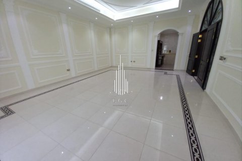 Vila v Shakhbout City, Abu Dhabi, SAE 9 ložnice, 789.7 m² Č.: 549024 - fotografie 9