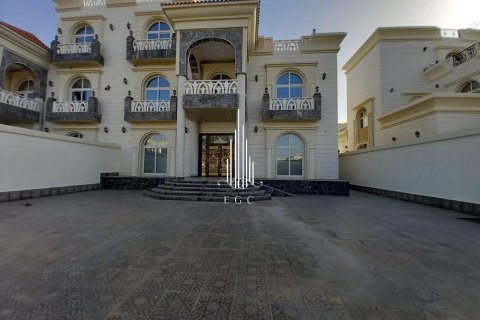 Vila v Shakhbout City, Abu Dhabi, SAE 9 ložnice, 789.7 m² Č.: 549024 - fotografie 2