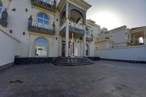 Vila v Shakhbout City, Abu Dhabi, SAE 9 ložnice, 789.7 m² Č.: 549024 - fotografie 1