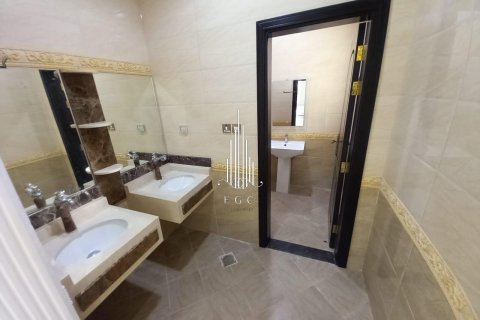 Vila v Shakhbout City, Abu Dhabi, SAE 9 ložnice, 789.7 m² Č.: 549024 - fotografie 13