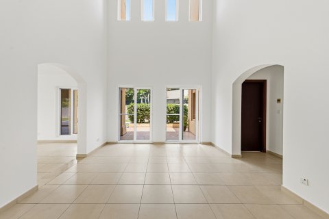 Villa para arrendamento em Arabian Ranches, Dubai, EAU 7 quartos, 1072.57 m2 № 750072 - foto 4