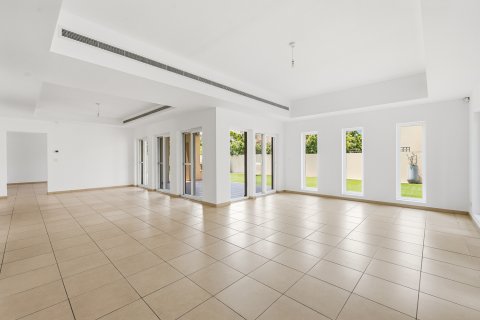 Villa para arrendamento em Arabian Ranches, Dubai, EAU 7 quartos, 1072.57 m2 № 750072 - foto 6