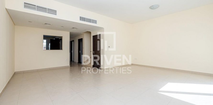 International City、Dubai、UAEにあるヴィラ 3ベッドルーム、154 m2 No603581