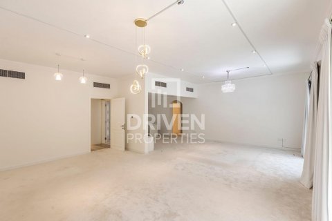 Vilë në Al Barsha, Dubai, Emiratet e Bashkuara Arabe 4 dhoma gjumi, 311 m2. № 603573 - Foto 1