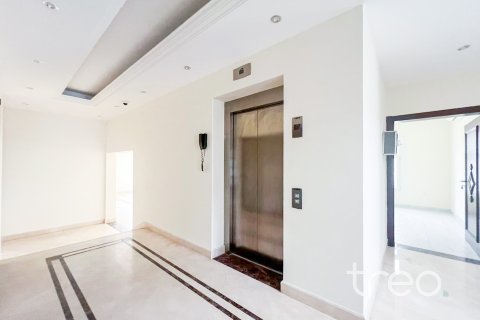 Villa en venta en The Villa, Dubai, EAU 6 dormitorios, 789.68 m2 № 755408 - foto 26