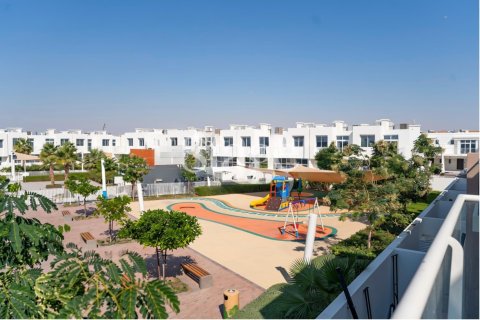 Adosado en Dubai, EAU 4 dormitorios, 112 m² № 758274