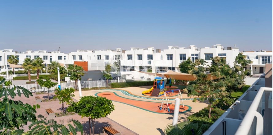 Dubai, BAE’de sıra ev 4 yatak odası, 112 m&sup2; No 758274