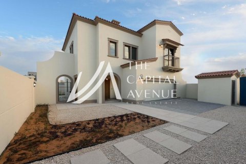Villa in Khalifa City, Abu Dhabi, UAE 5 bedrooms, 428 sq.m. № 604917 - photo 1