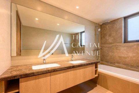 Villa in Khalifa City, Abu Dhabi, UAE 5 bedrooms, 428 sq.m. № 604917 - photo 20