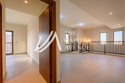 Villa in Khalifa City, Abu Dhabi, UAE 5 bedrooms, 428 sq.m. № 604917 - photo 6