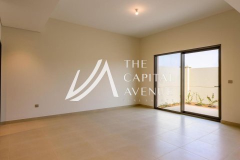 Villa in Khalifa City, Abu Dhabi, UAE 5 bedrooms, 428 sq.m. № 604917 - photo 3