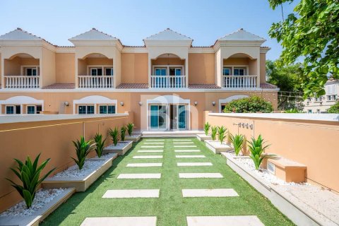 Купить таунхаус в Jumeirah Village Triangle, Дубай, ОАЭ 2 спальни, 180м2, № 614696 - фото 2