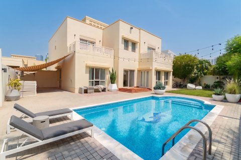 Villa zum Verkauf in Dubai, VAE 6 Schlafzimmer, 628 m2 Nr. 761007 - Foto 1