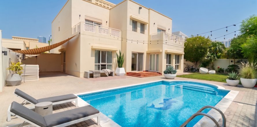 Villa in Dubai, VAE: 6 Schlafzimmer, 628 m2 Nr. 761007