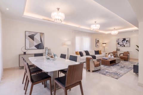 Villa zum Verkauf in Dubai, VAE 6 Schlafzimmer, 628 m2 Nr. 761007 - Foto 2