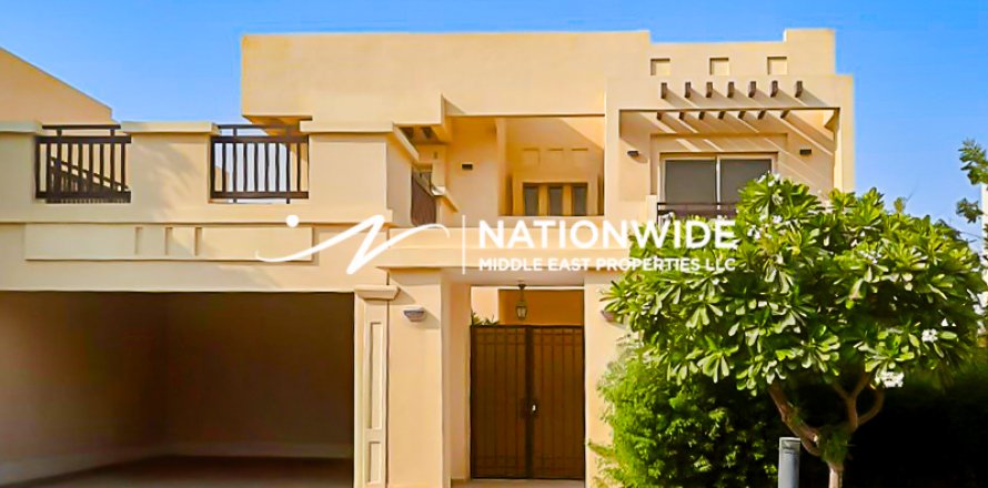 Villa in Abu Dhabi, UAE 4 bedrooms, 630 sq.m. № 647152