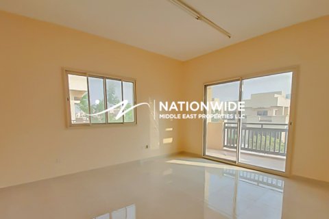 فيلا للبيع في أبو ظبي، الإمارات العربية المتحدة 4 غرفة نوم ، 630 متر مربع ، رقم 647152 - صورة 2