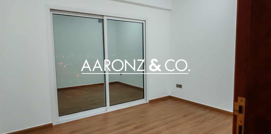Apartment in Jumeirah Lake Towers, Dubai, UAE 3 bedrooms, 106 sq.m. № 699544