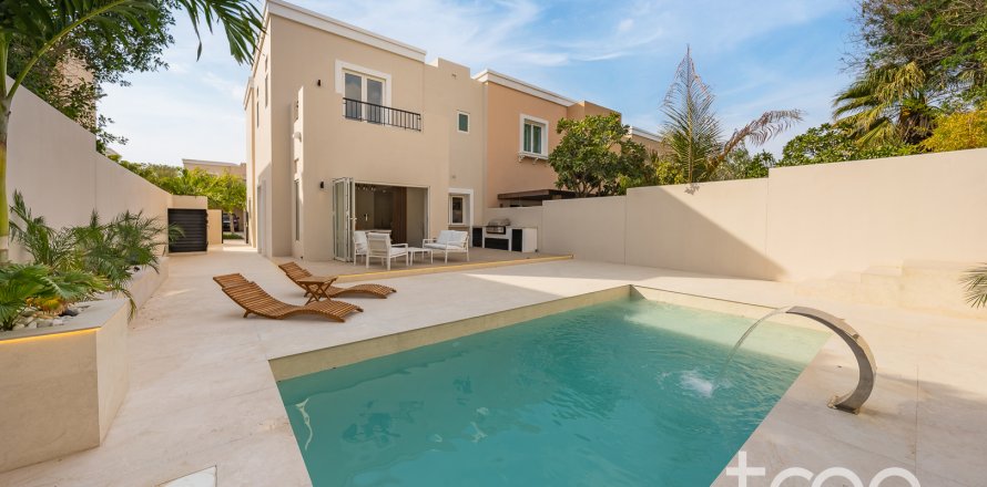 Villa à Arabian Ranches, Dubai, EAU: 4 chambres, 232.26 m2 № 733142