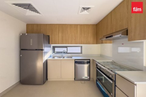 Vilë në Dubai, Emiratet e Bashkuara Arabe 3 dhoma gjumi, 282 m2. № 645775 - Foto 2