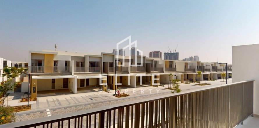 Villa in Tilal Al Ghaf, Dubai, UAE 4 bedrooms № 619835