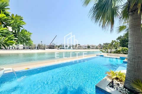 Villa in vendita a Palm Jumeirah, Dubai, EAU 5 camere da letto, 632 mq. № 754708 - foto 1