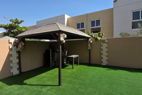 Townhouse til salg i Muwaileh Commercial, Sharjah, UAE 4 soveværelser, 276.85 kvm № 748577 - foto 2
