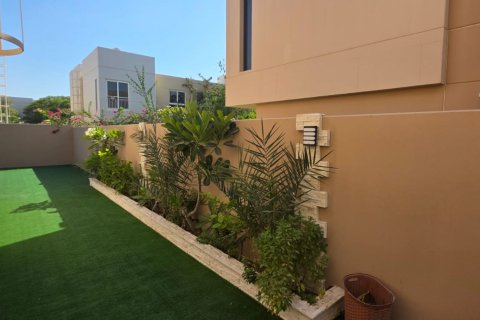 Townhouse til salg i Muwaileh Commercial, Sharjah, UAE 4 soveværelser, 276.85 kvm № 748577 - foto 3
