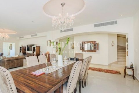 Vilă de închiriat în The Lakes, Dubai, EAU 4 dormitoare, 373.37715700 mp.  №583531 - poză 1