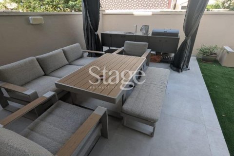 Villa in Serena, Dubai, UAE 3 bedrooms, 263 sq.m. № 737440 - photo 8