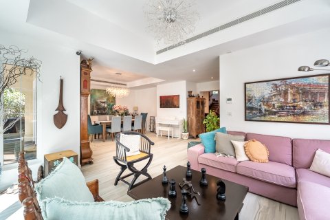 Discovery Gardens, Dubai, UAE의 판매용 빌라 침실 5개, 427제곱미터 번호 696338 - 사진 5