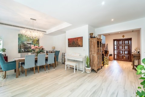 Discovery Gardens, Dubai, UAE의 판매용 빌라 침실 5개, 427제곱미터 번호 696338 - 사진 6