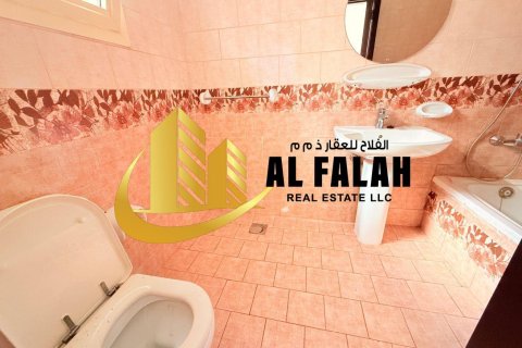 Villa sa Halwan, Sharjah, UAE 5 silid-tulugan, 418 sq.m. № 645440 - larawan 11