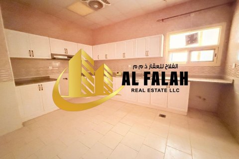 Villa sa Halwan, Sharjah, UAE 5 silid-tulugan, 418 sq.m. № 645440 - larawan 2