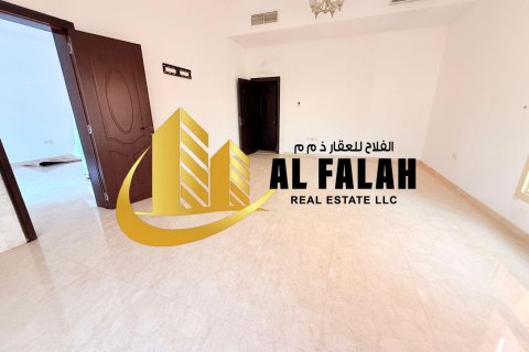 Villa sa Halwan, Sharjah, UAE 5 silid-tulugan, 418 sq.m. № 645440 - larawan 4