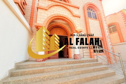 Villa sa Halwan, Sharjah, UAE 5 silid-tulugan, 418 sq.m. № 645440 - larawan 7
