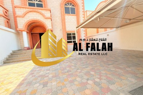 Villa sa Halwan, Sharjah, UAE 5 silid-tulugan, 418 sq.m. № 645440 - larawan 9