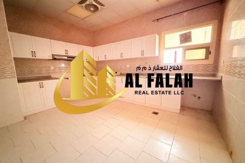 Villa sa Halwan, Sharjah, UAE 5 silid-tulugan, 418 sq.m. № 645440 - larawan 1
