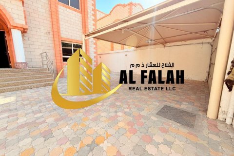 Villa sa Halwan, Sharjah, UAE 5 silid-tulugan, 418 sq.m. № 645440 - larawan 6