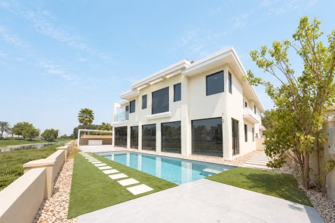 Villa asukohaga Jumeirah Golf Estates, Dubai, AÜE: 6 magamistoaga, 883.46 m² Nr 764199