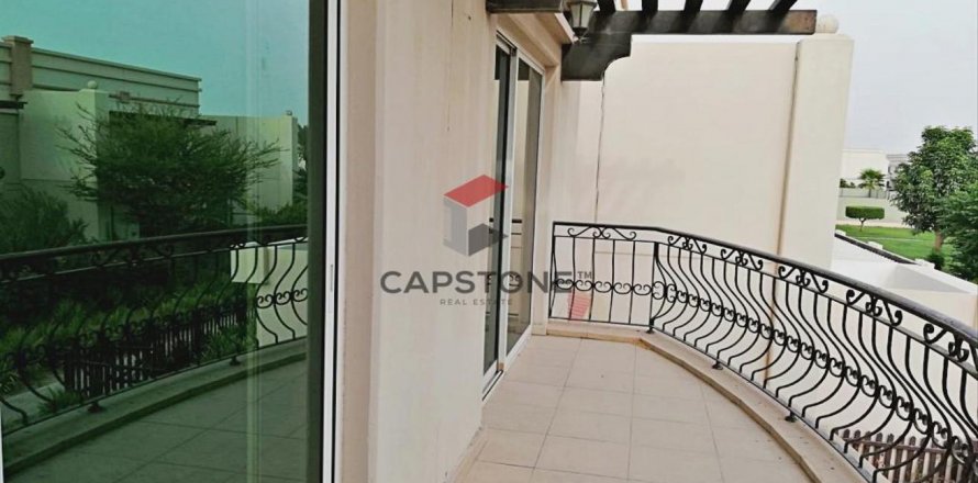 Villa in Abu Dhabi, UAE 4 bedrooms, 252 sq.m. № 604486