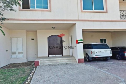 Villa in Abu Dhabi, UAE 4 bedrooms, 252 sq.m. № 604486 - photo 7