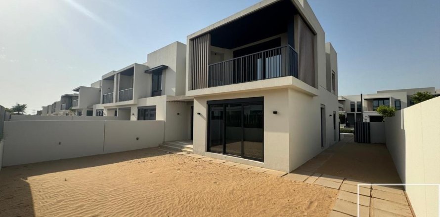 Jebel Ali, Dubai, UAE의 타운하우스 침실 4개, 339.56제곱미터 번호 747458