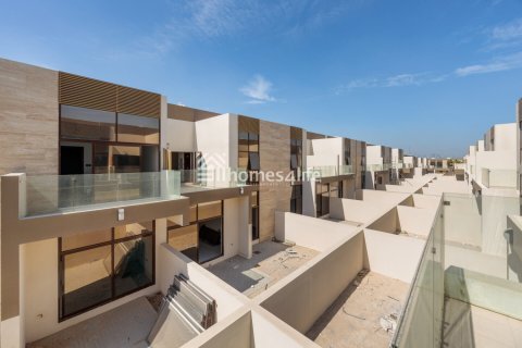 Townhouse in Mohammed Bin Rashid City, Dubai, UAE 4 bedrooms, 187 sq.m. № 722538 - photo 2