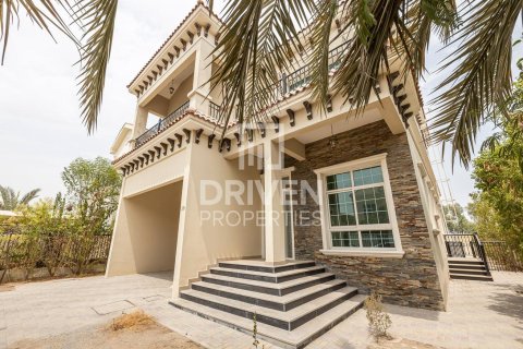 Villa zur Miete in The Villa, Dubai, VAE 5 Schlafzimmer, 561.04 m2 Nr. 745301 - Foto 3
