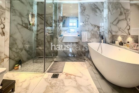 Apartment in The Views, Dubai, UAE 2 bedrooms, 145 sq.m. № 625223 - photo 8